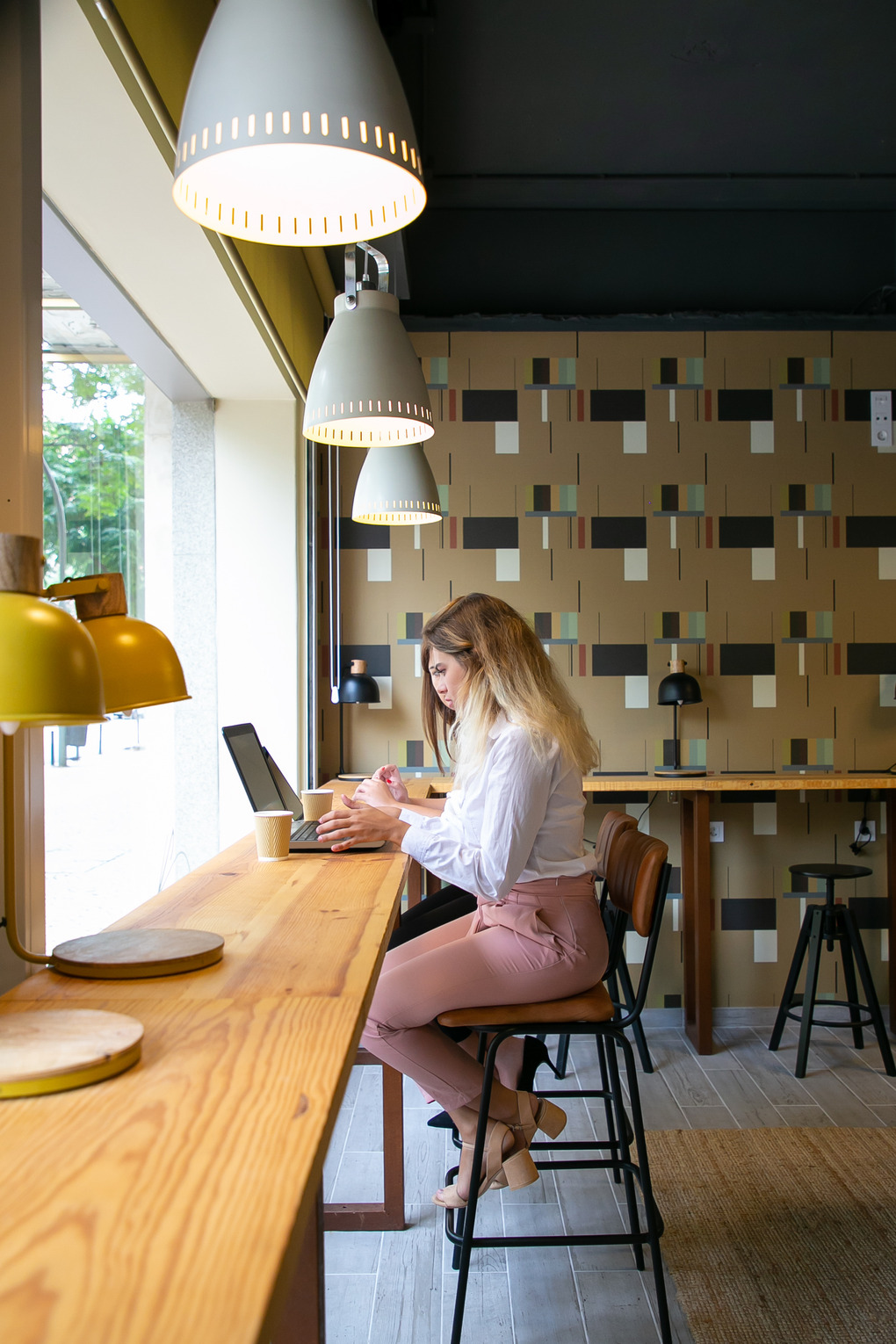 young-caucasian-women-working-laptops-drinking-coffee (1)